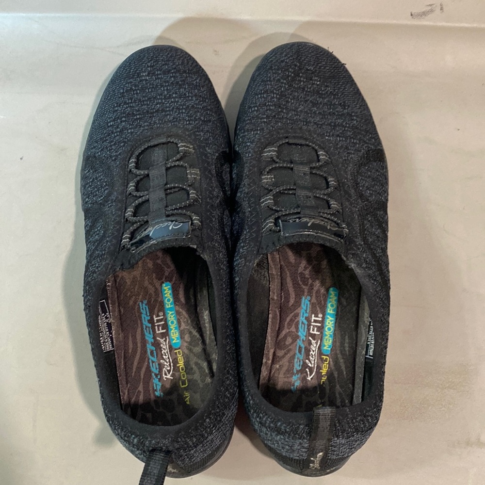 Sketchers Relaxed FIT Air Cooled Memory Form Sneakers